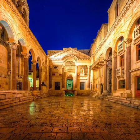 Club Boutique Konukevi Split